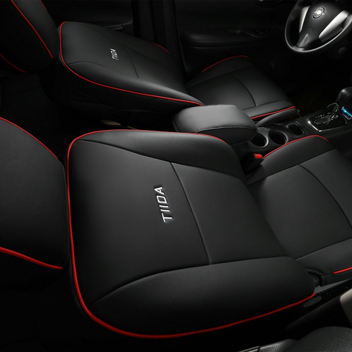 日産 ティーダ専用 耐久性 高級シートカバー4色 防水 おしゃれ カスタムロゴ 全席セット - iCarCompanion