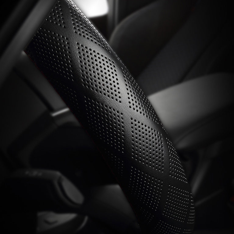 TOYOTA トヨタ 牛革 ハンドルカバー 5色 パンチング加工 握り感抜群 オシャレ 38CM 専用ハンドルカバー | iCarCompanion