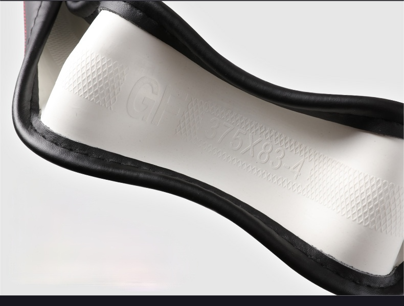 スポーツ風 ハンドルカバー グリップ感 手触りよし 取り付け簡単 パンチング加工  35-40CM 専用ハンドルカバー | iCarCompanion