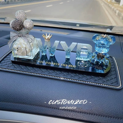 車の装飾品 文字カスタム可能 車のダッシュボード装飾ラインストーン 樹脂 光沢 カップルの装飾 プレゼント ダッシュボードアクセサリー - iCarCompanion