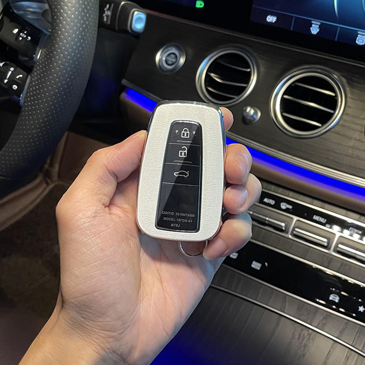 TOYOTA 車用 キーケース キーカバー 高級感 オシャレ 耐摩耗 耐久性 高品質レザー 傷 汚れ防止 軽量 防水 鍵を保護